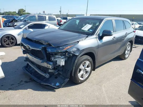 5TDKDRAH6PS526923 2023 TOYOTA HIGHLANDER - Image 2