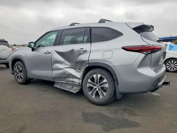 5TDKDRAH6RS051048 2024 TOYOTA HIGHLANDER - Image 2