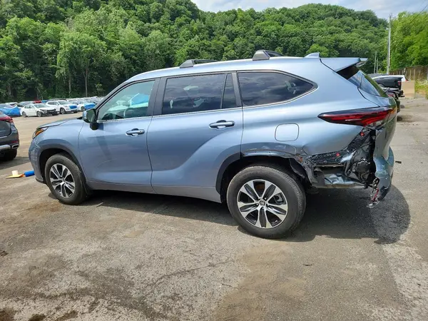 5TDKDRAH6RS052930 2024 TOYOTA HIGHLANDER - Image 2