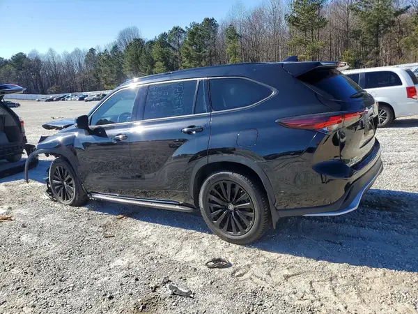 5TDKDRAH6RS529985 2024 TOYOTA HIGHLANDER - Image 2