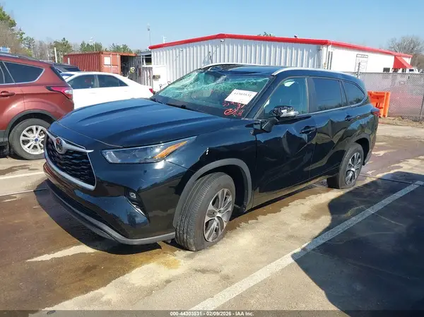 5TDKDRAH6RS530960 2024 TOYOTA HIGHLANDER - Image 2
