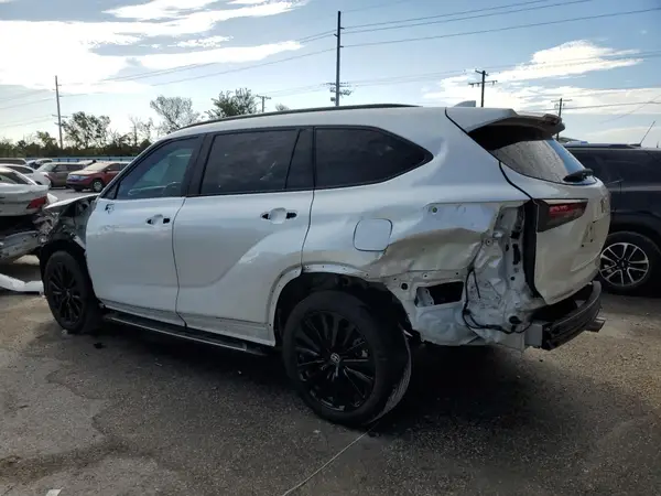 5TDKDRAH6RS532837 2024 TOYOTA HIGHLANDER - Image 2