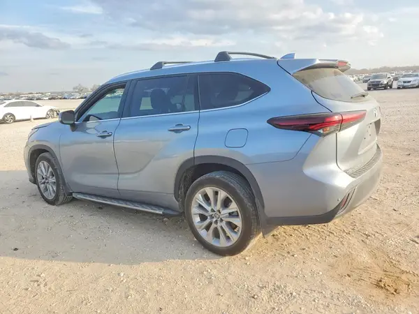 5TDKDRAH6RS535589 2024 TOYOTA HIGHLANDER - Image 2