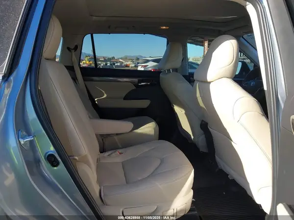 5TDKDRAH6RS536225 2024 TOYOTA HIGHLANDER - Image 8