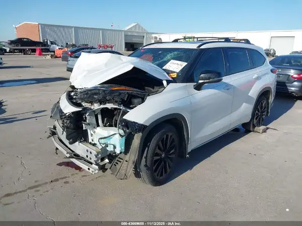 5TDKDRAH6RS538671 2024 TOYOTA HIGHLANDER - Image 2