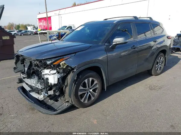 5TDKDRAH6RS545295 2024 TOYOTA HIGHLANDER - Image 2