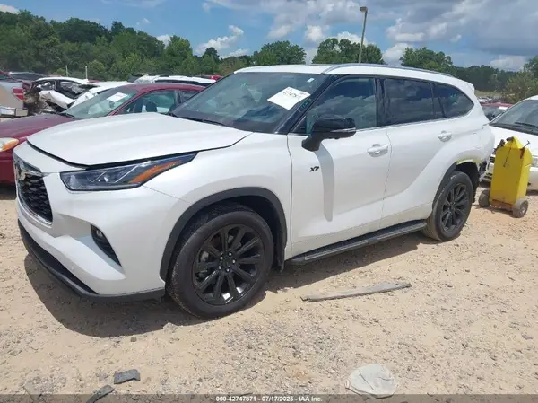 5TDKDRAH6RS546978 2024 TOYOTA HIGHLANDER - Image 2