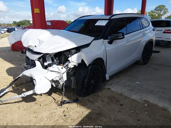 5TDKDRAH6RS548469 2024 TOYOTA HIGHLANDER - Image 2