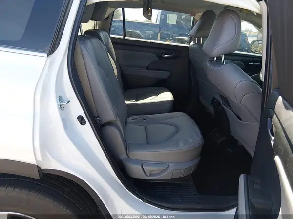 5TDKDRAH6SS555654 2025 TOYOTA HIGHLANDER - Image 8