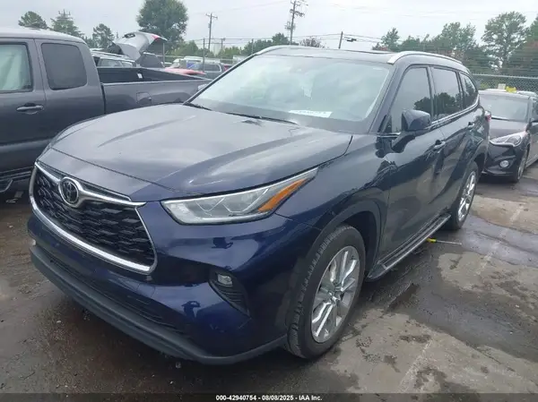 5TDKDRAH7PS001644 2023 TOYOTA HIGHLANDER - Image 2