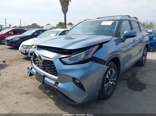 5TDKDRAH7PS003927 2023 TOYOTA HIGHLANDER - Image 2