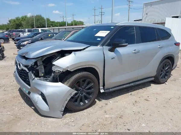 5TDKDRAH7PS005256 2023 TOYOTA HIGHLANDER - Image 2