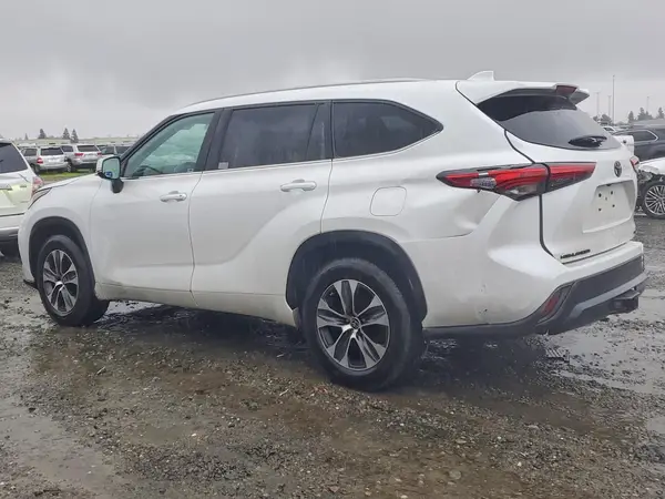 5TDKDRAH7PS005872 2023 TOYOTA HIGHLANDER - Image 2