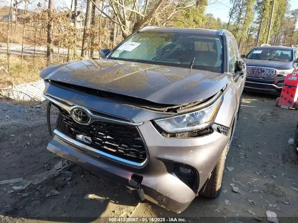5TDKDRAH7PS007461 2023 TOYOTA HIGHLANDER - Image 2