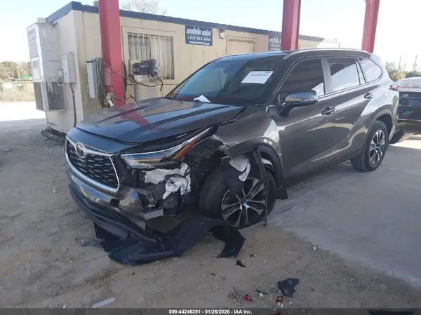 5TDKDRAH7PS013356 2023 TOYOTA HIGHLANDER - Image 2