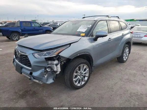 5TDKDRAH7PS014930 2023 TOYOTA HIGHLANDER - Image 2