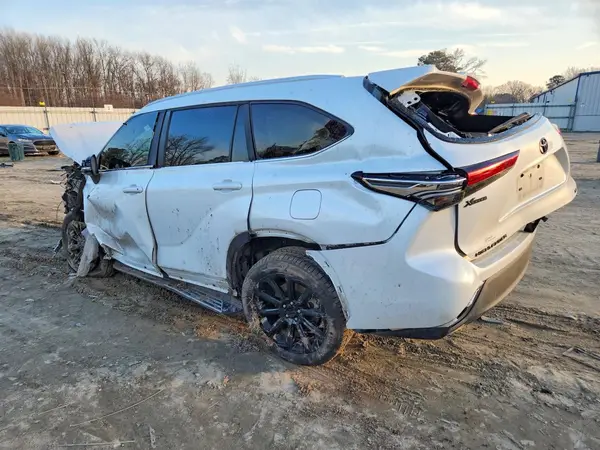 5TDKDRAH7PS017228 2023 TOYOTA HIGHLANDER - Image 2