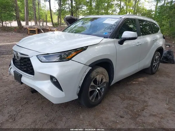 5TDKDRAH7PS017536 2023 TOYOTA HIGHLANDER - Image 2