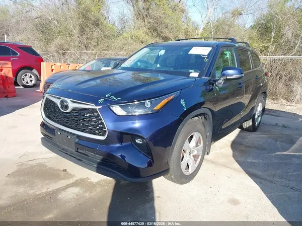 5TDKDRAH7PS017651 2023 TOYOTA HIGHLANDER - Image 2