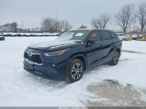 5TDKDRAH7PS020274 2023 TOYOTA HIGHLANDER - Image 2