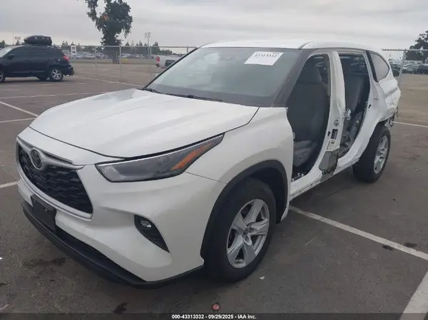 5TDKDRAH7PS020291 2023 TOYOTA HIGHLANDER - Image 2