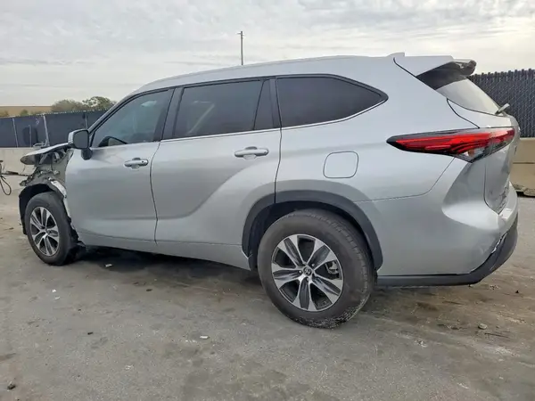 5TDKDRAH7PS022672 2023 TOYOTA HIGHLANDER - Image 2