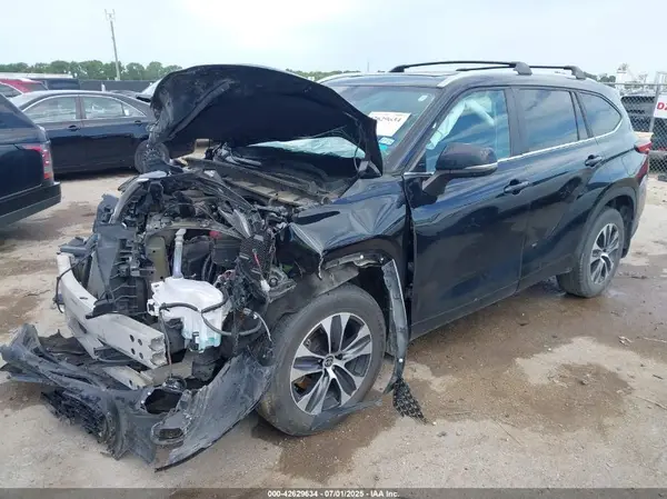 5TDKDRAH7PS024941 2023 TOYOTA HIGHLANDER - Image 2