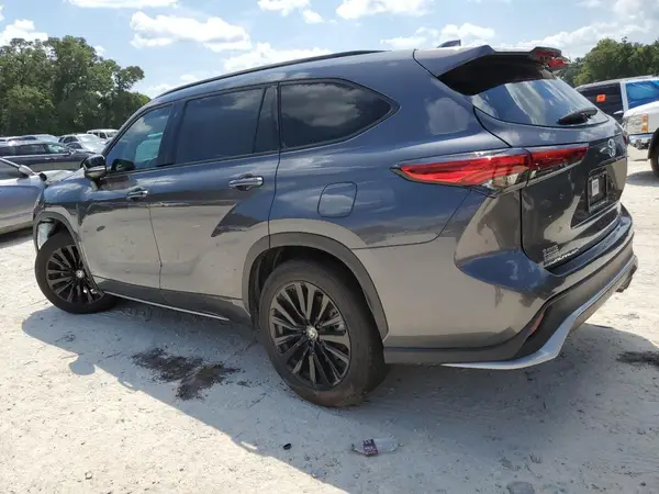 5TDKDRAH7PS026690 2023 TOYOTA HIGHLANDER - Image 2