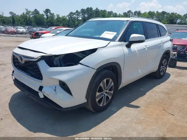5TDKDRAH7PS028858 2023 TOYOTA HIGHLANDER - Image 2