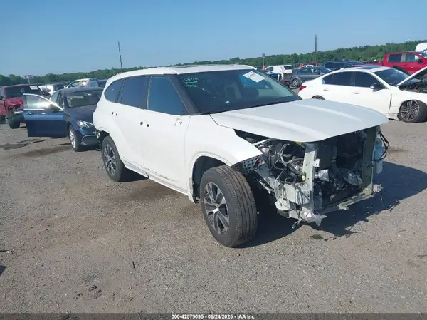 5TDKDRAH7PS029752 2023 TOYOTA HIGHLANDER - Image 1