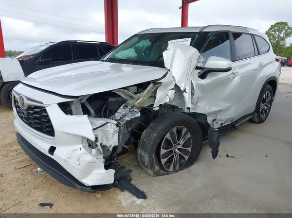 5TDKDRAH7PS030691 2023 TOYOTA HIGHLANDER - Image 2