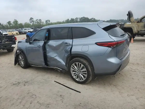 5TDKDRAH7PS031159 2023 TOYOTA HIGHLANDER - Image 2