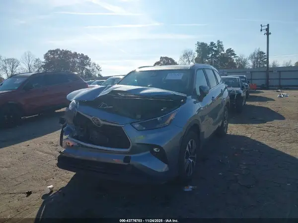 5TDKDRAH7PS032084 2023 TOYOTA HIGHLANDER - Image 2