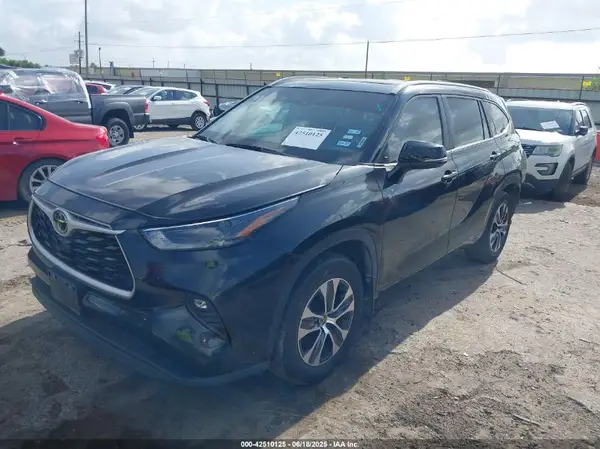 5TDKDRAH7PS033414 2023 TOYOTA HIGHLANDER - Image 2