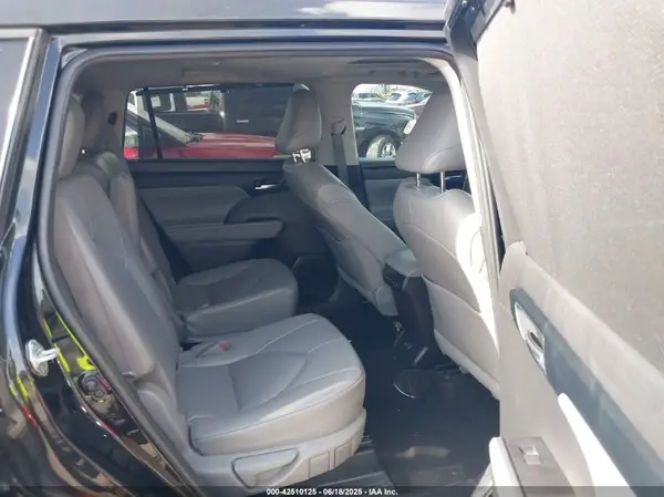5TDKDRAH7PS033414 2023 TOYOTA HIGHLANDER - Image 8