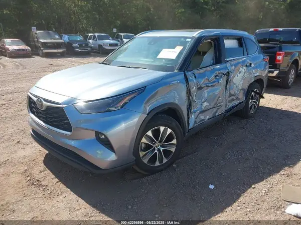 5TDKDRAH7PS038449 2023 TOYOTA HIGHLANDER - Image 2