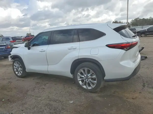 5TDKDRAH7PS038886 2023 TOYOTA HIGHLANDER - Image 2