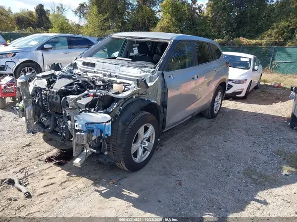5TDKDRAH7PS039584 2023 TOYOTA HIGHLANDER - Image 2
