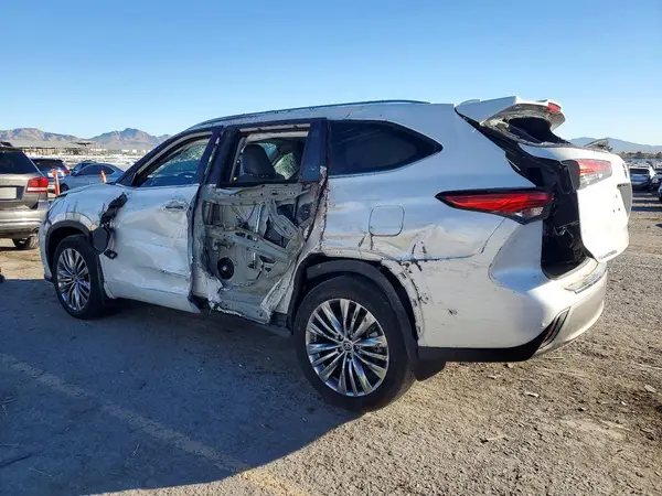 5TDKDRAH7PS041786 2023 TOYOTA HIGHLANDER - Image 2