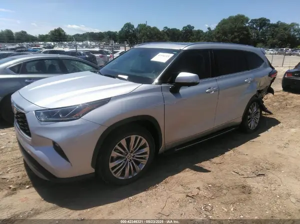 5TDKDRAH7PS047667 2023 TOYOTA HIGHLANDER - Image 2