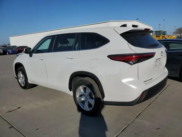 5TDKDRAH7PS500945 2023 TOYOTA HIGHLANDER - Image 2