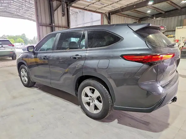 5TDKDRAH7PS501285 2023 TOYOTA HIGHLANDER - Image 2