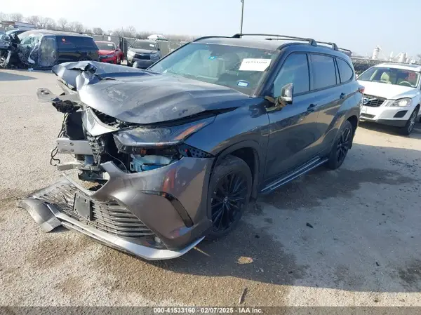 5TDKDRAH7PS508415 2023 TOYOTA HIGHLANDER - Image 2