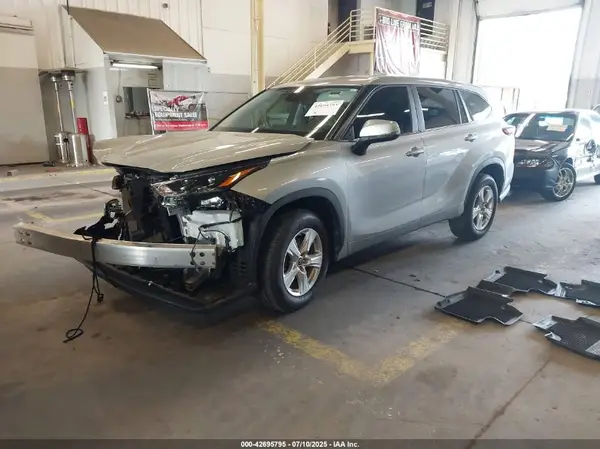 5TDKDRAH7PS510231 2023 TOYOTA HIGHLANDER - Image 2