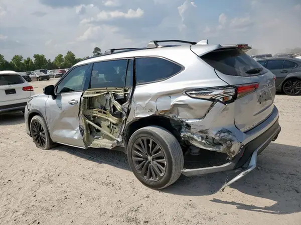 5TDKDRAH7PS513288 2023 TOYOTA HIGHLANDER - Image 2