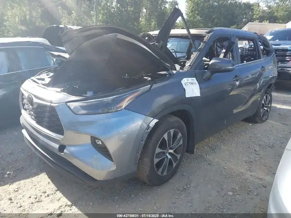 5TDKDRAH7PS520953 2023 TOYOTA HIGHLANDER - Image 2