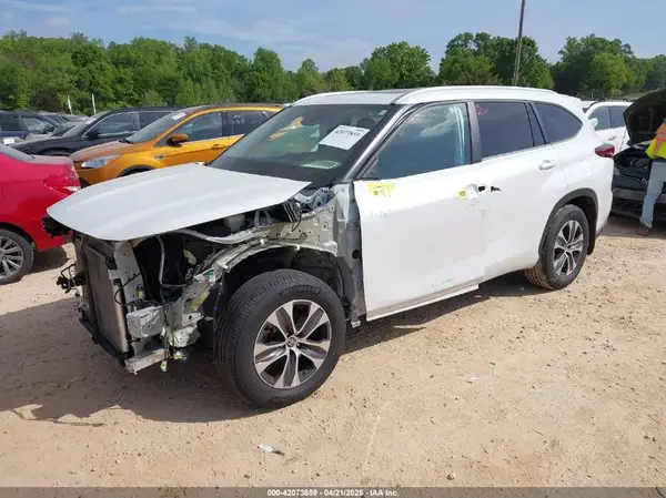 5TDKDRAH7PS521651 2023 TOYOTA HIGHLANDER - Image 2