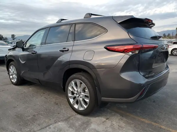 5TDKDRAH7PS522878 2023 TOYOTA HIGHLANDER - Image 2