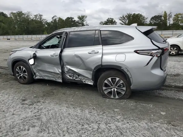 5TDKDRAH7PS526512 2023 TOYOTA HIGHLANDER - Image 2