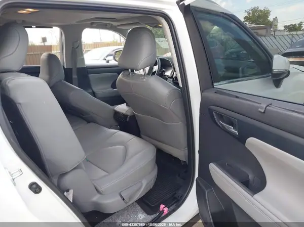 5TDKDRAH7RS054492 2024 TOYOTA HIGHLANDER - Image 8